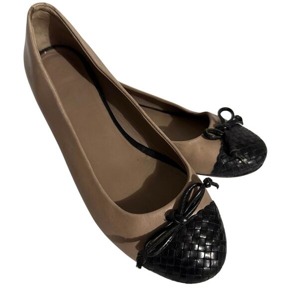 Cole Haan  Beige/Black Leather Woven Cap Toe Flats Shoes Size 9 - Picture 1 of 12